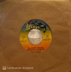 Zeki Müren - Agora Meyhanesi / İnsanlığı Aradım İnsan Gölgelerinde 45'lik