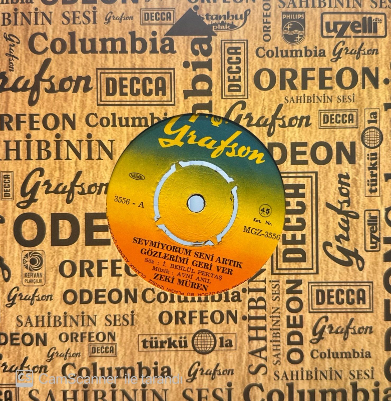 Zeki Müren - Sevmiyorum Seni Artık Gözlerimi Geri Ver / Dilşad Olacak Diye Kaç Yıl Avuttu Felek 45'lik
