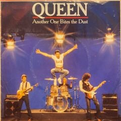 Queen – Another One Bites The Dust / Dragon Attack 45'lik