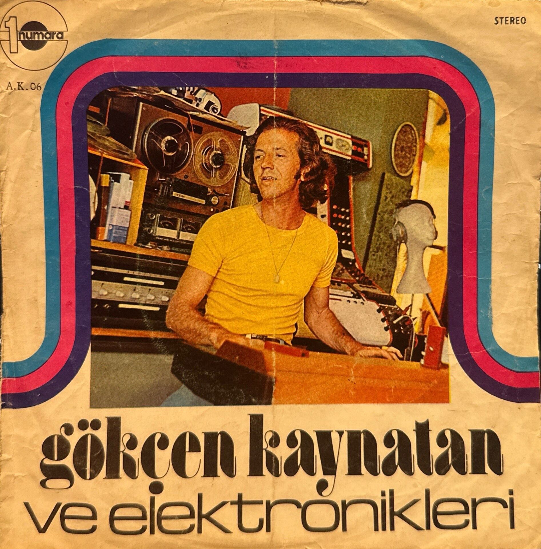 Gökçen Kayatan - Beyoğlu'nda Gezersin / Pencerenin Perdesini 45'lik