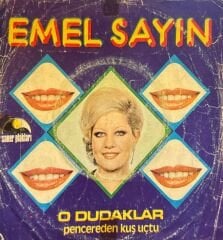 Emel Sayın - O Dudaklar / Pencereden Kuş Uçtu 45'lik