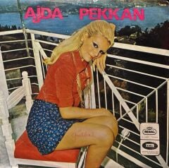 Ajda Pekkan - Dünya Dönüyor / Üç Kalp 45'lik