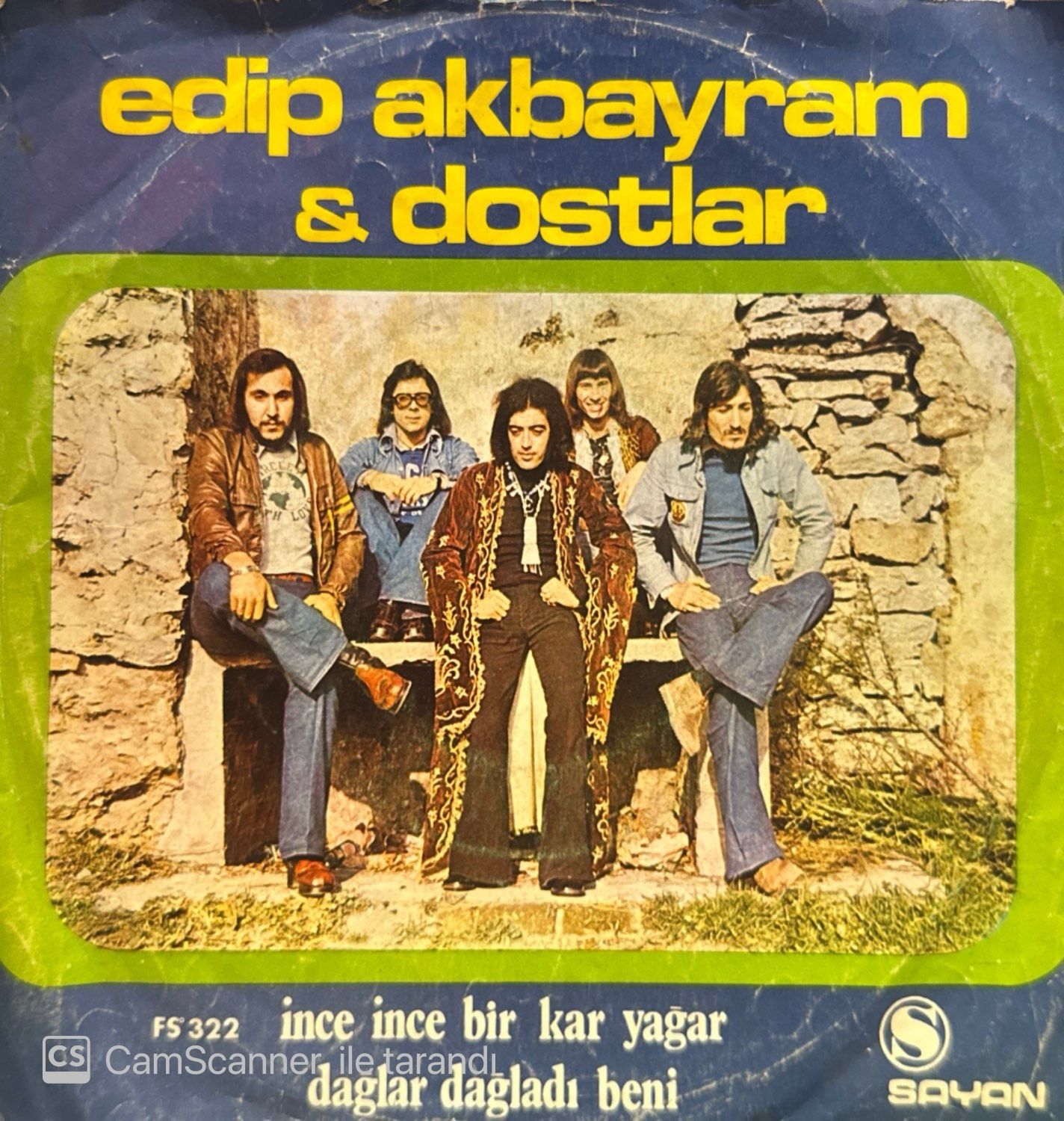 Edip Akbayram - İnce İnce Bir Kar Yağar / Dağlar Bağladı Beni 45'lik