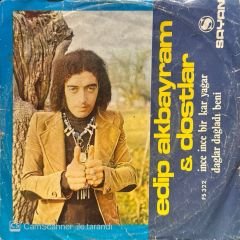 Edip Akbayram - İnce İnce Bir Kar Yağar / Dağlar Bağladı Beni 45'lik