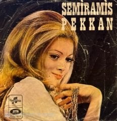 Semiramis Pekkan - Köy Düğünü / Tanrı Verdi Çalmadım ki 45'lik