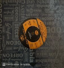 Tanju Okan - Yolla Yolla / Ben Bir Hiçmişim 45'lik