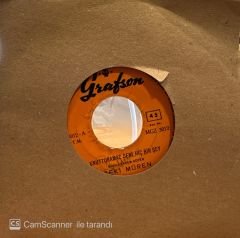 Zeki Müren - Unutturamaz Seni Hiç Bir Şey / Ayrılık Ne Kadar Zor 45'lik